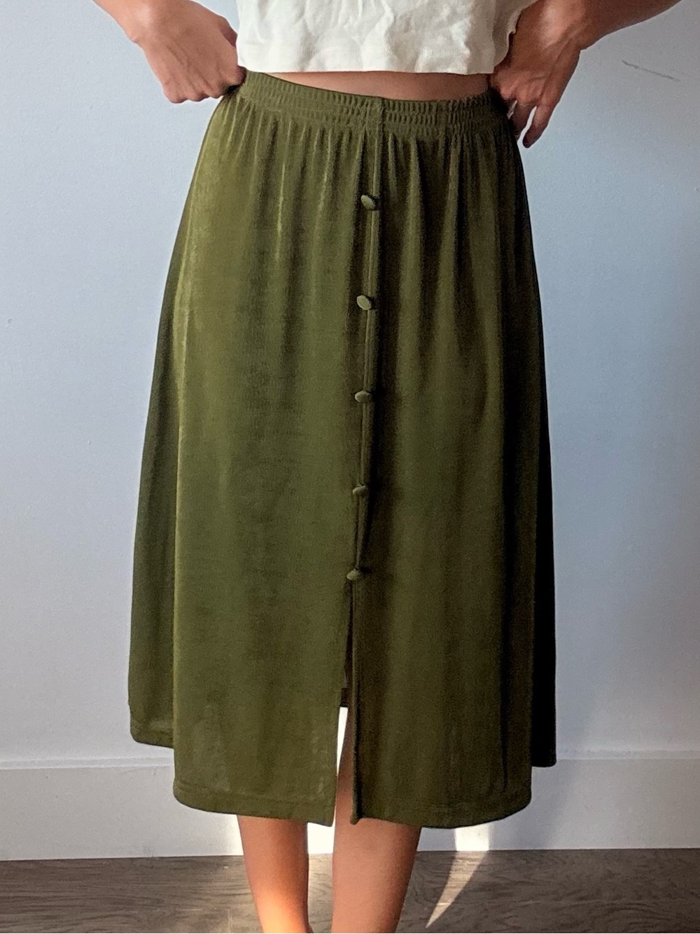 Elastic-Waist Olive Midi Skirt with Front Buttons